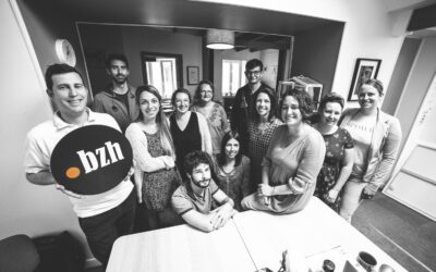 Diskouez a ra ar .bzh hon engouestl hag hor gwriziennañ ouzh hon tiriad. Un elfenn diforc&rsquo;hiñ eo. Lod eus hor merk eo ar .bzh ! Séverine Martinez, An Ti-gwer